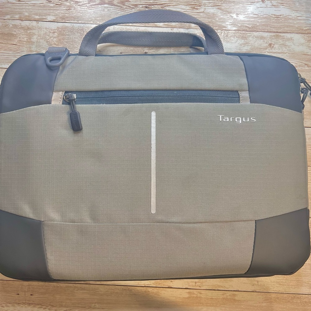 TARGUS LAPTOP 13 INCH + CASE